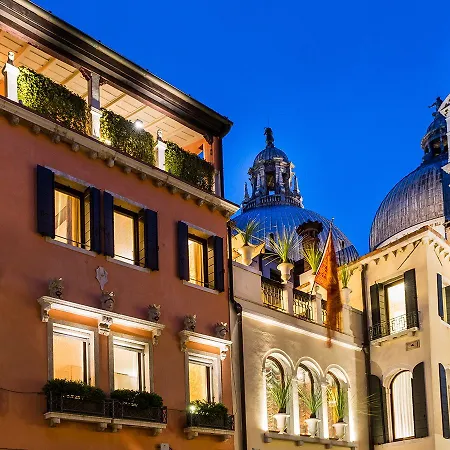 Palazzetto 113 Bed & Breakfast 4*